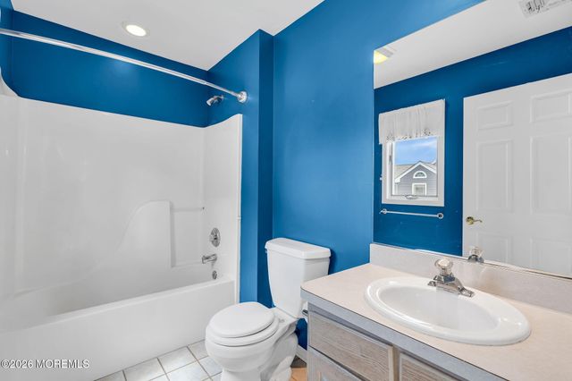 30 Toppinglift Drive, Bayville, NJ 08721
