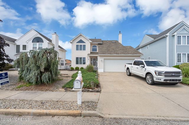 30 Toppinglift Drive, Bayville, NJ 08721