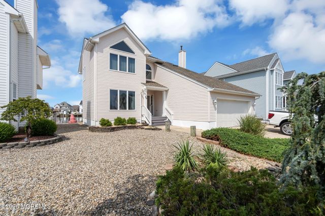 30 Toppinglift Drive, Bayville, NJ 08721