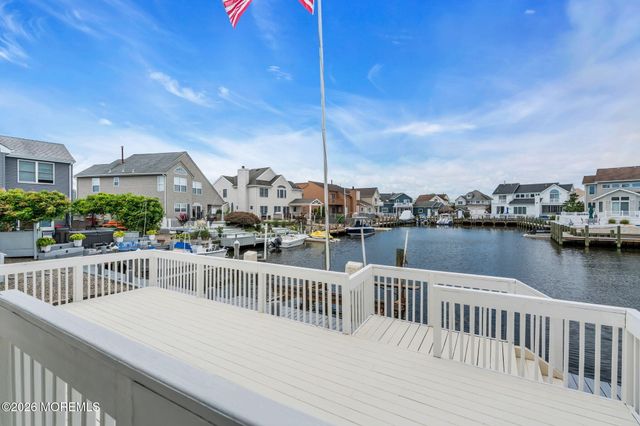 30 Toppinglift Drive, Bayville, NJ 08721