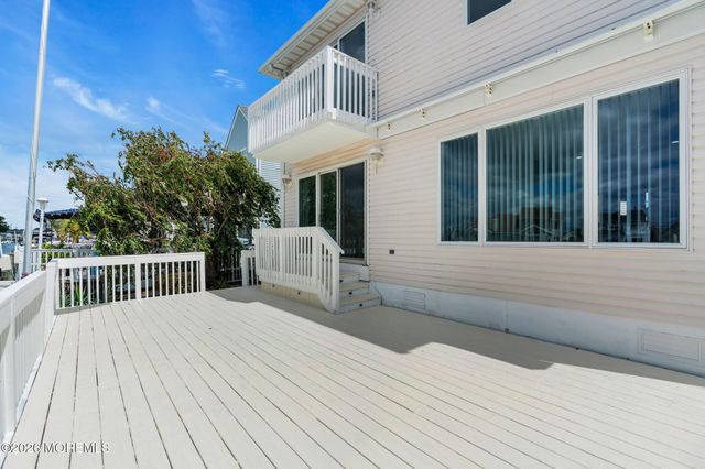 30 Toppinglift Drive, Bayville, NJ 08721