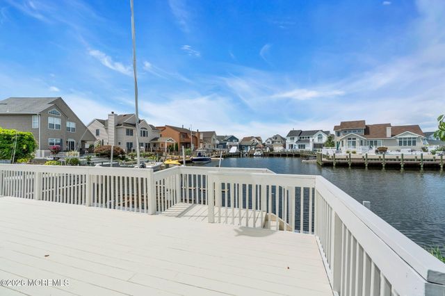 30 Toppinglift Drive, Bayville, NJ 08721