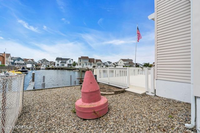 30 Toppinglift Drive, Bayville, NJ 08721