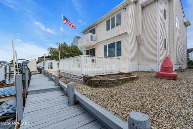 30 Toppinglift Drive, Bayville, NJ 08721