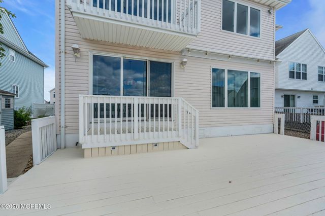 30 Toppinglift Drive, Bayville, NJ 08721