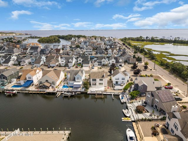 30 Toppinglift Drive, Bayville, NJ 08721