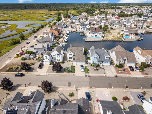 30 Toppinglift Drive, Bayville, NJ 08721