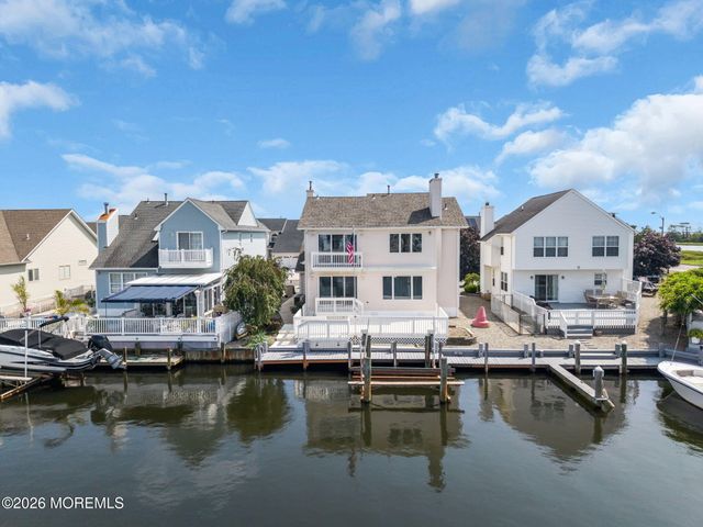 30 Toppinglift Drive, Bayville, NJ 08721