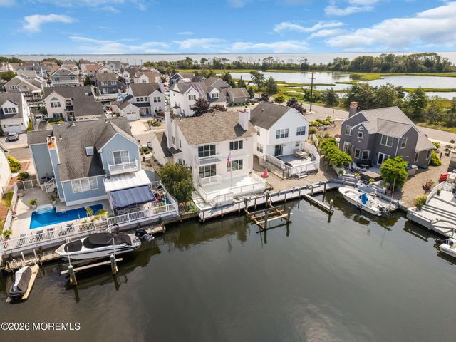 30 Toppinglift Drive, Bayville, NJ 08721