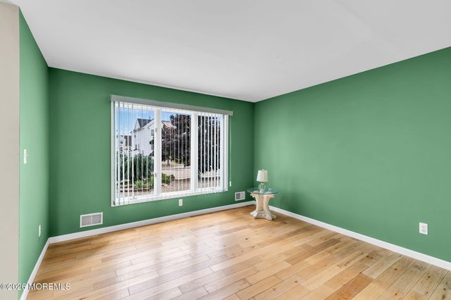 30 Toppinglift Drive, Bayville, NJ 08721