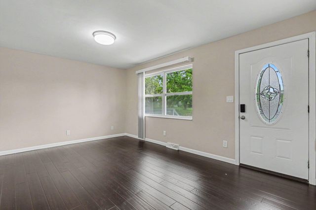 5015 Fullerton Drive, Columbus, OH 43232