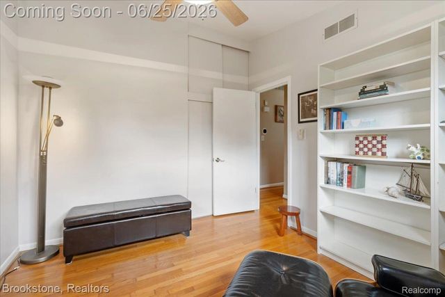 24210 Beverly Street, Oak Park, MI 48237