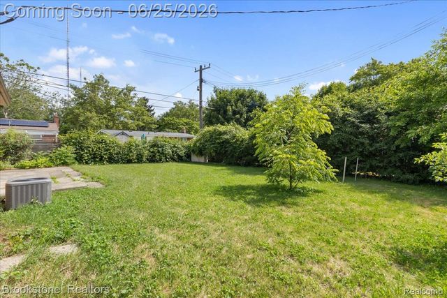 24210 Beverly Street, Oak Park, MI 48237
