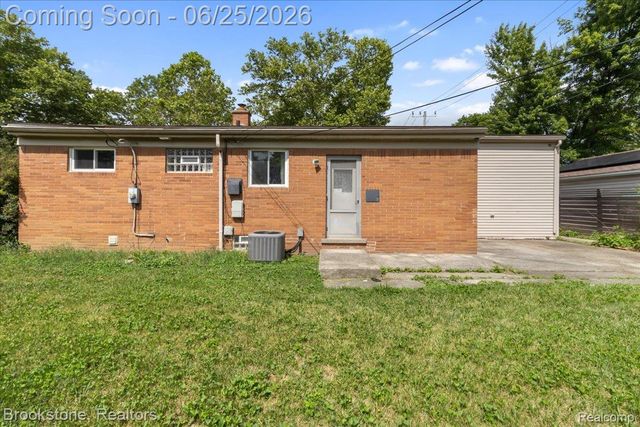 24210 Beverly Street, Oak Park, MI 48237