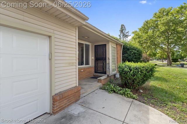 24210 Beverly Street, Oak Park, MI 48237