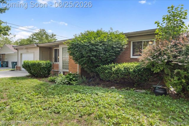 24210 Beverly Street, Oak Park, MI 48237