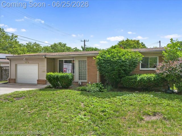 24210 Beverly Street, Oak Park, MI 48237