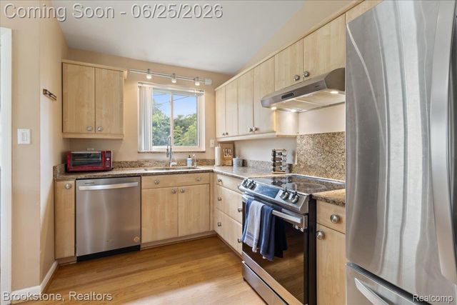 24210 Beverly Street, Oak Park, MI 48237
