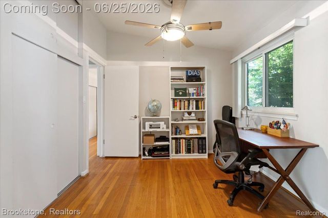 24210 Beverly Street, Oak Park, MI 48237