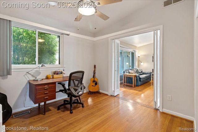 24210 Beverly Street, Oak Park, MI 48237