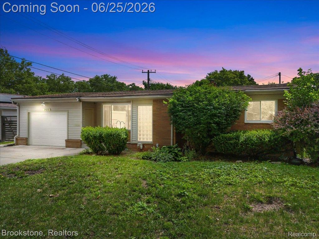 24210 Beverly Street, Oak Park, MI 48237