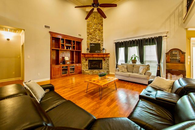 1916 Oakbrook Drive, Sherwood, AR 72120