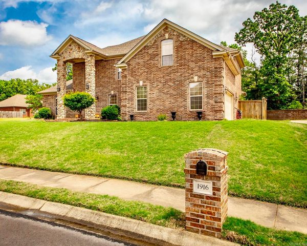 1916 Oakbrook Drive, Sherwood, AR 72120