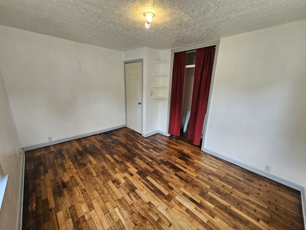 Image 12 of property listing at 911 S 25th Street, Mt Vernon, IL 62864