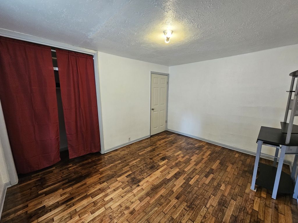 Image 14 of property listing at 911 S 25th Street, Mt Vernon, IL 62864