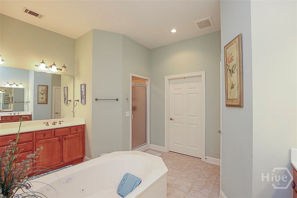 Image 19 of property listing at 1502 River Oaks Drive, Richmond Hill, GA 31324