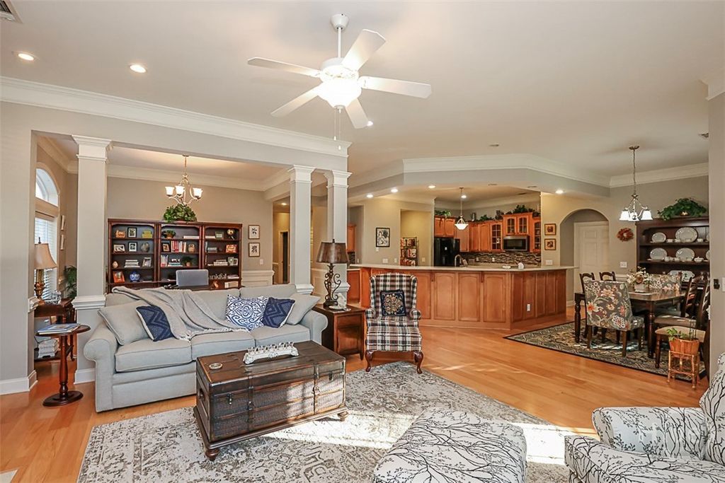 Image 6 of property listing at 1502 River Oaks Drive, Richmond Hill, GA 31324