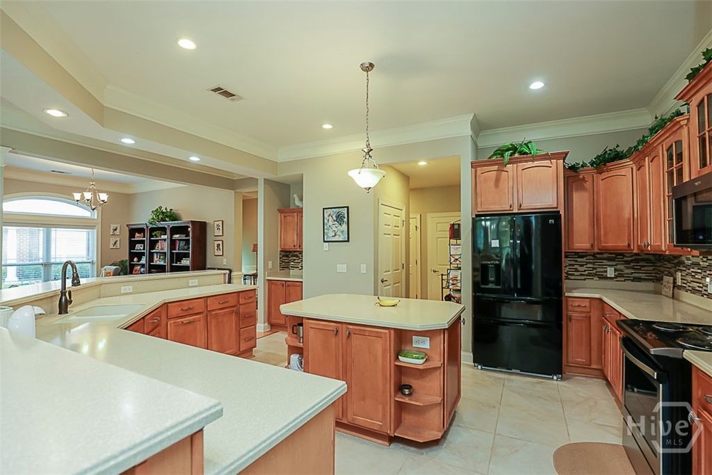 Image 8 of property listing at 1502 River Oaks Drive, Richmond Hill, GA 31324