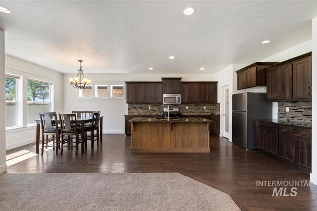 4406 S Lava Springs Loop, Nampa, ID 83686