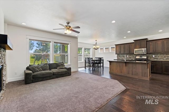 4406 S Lava Springs Loop, Nampa, ID 83686