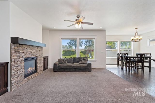 4406 S Lava Springs Loop, Nampa, ID 83686