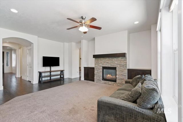 4406 S Lava Springs Loop, Nampa, ID 83686