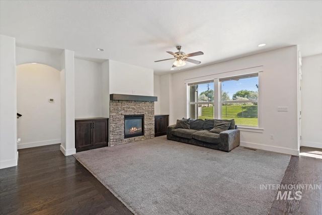 4406 S Lava Springs Loop, Nampa, ID 83686