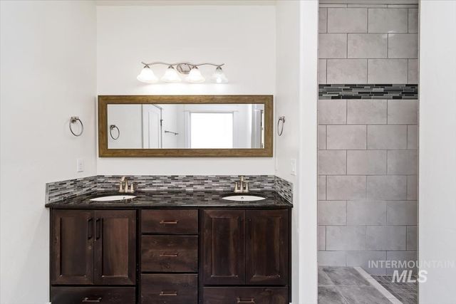 4406 S Lava Springs Loop, Nampa, ID 83686