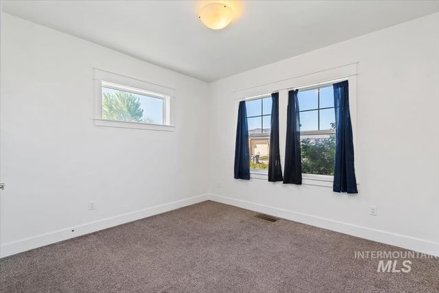 4406 S Lava Springs Loop, Nampa, ID 83686