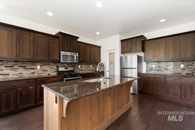 4406 S Lava Springs Loop, Nampa, ID 83686