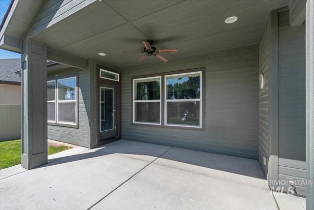 4406 S Lava Springs Loop, Nampa, ID 83686