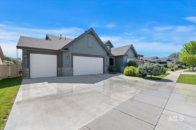 4406 S Lava Springs Loop, Nampa, ID 83686