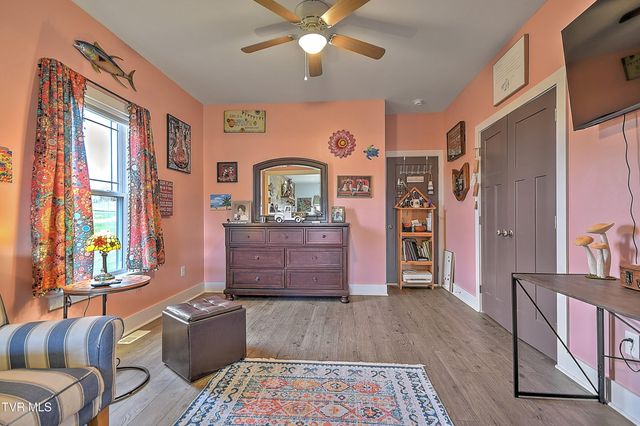 257 Lake View Estates Drive, Bristol, TN 37620