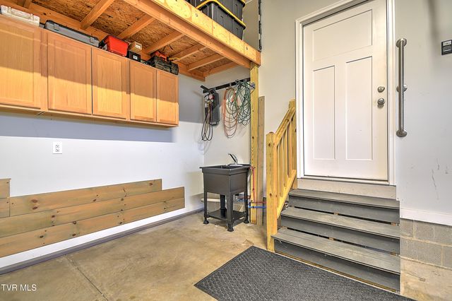 257 Lake View Estates Drive, Bristol, TN 37620