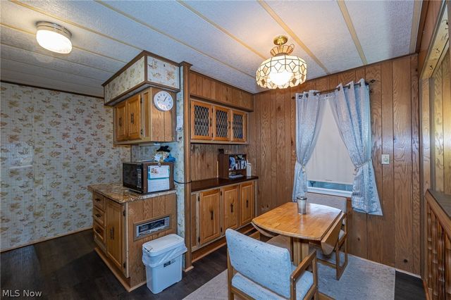 19 Sycamore Drive, Olmsted Twp, OH 44138