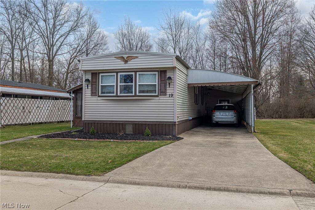 19 Sycamore Drive, Olmsted Twp, OH 44138