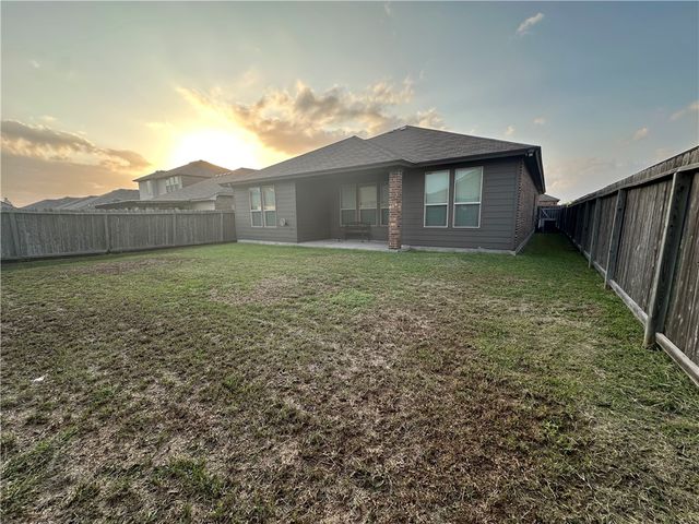 1015 Santa Catalina St, Portland, TX 78374