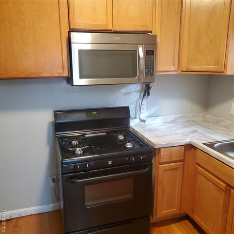 19362 Sunderland Road, Detroit, MI 48219