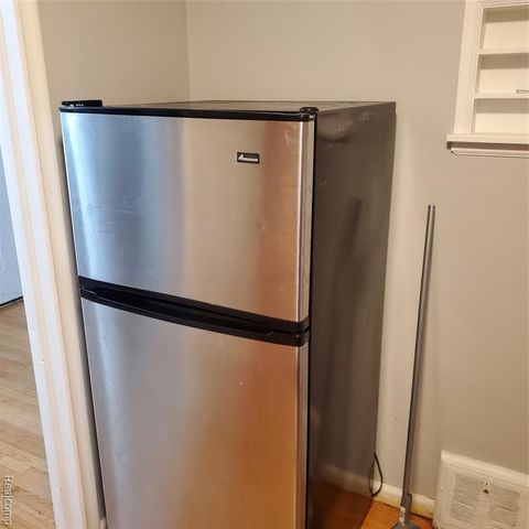 19362 Sunderland Road, Detroit, MI 48219