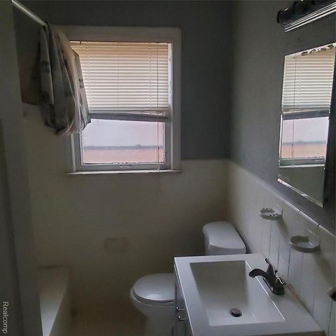 19362 Sunderland Road, Detroit, MI 48219